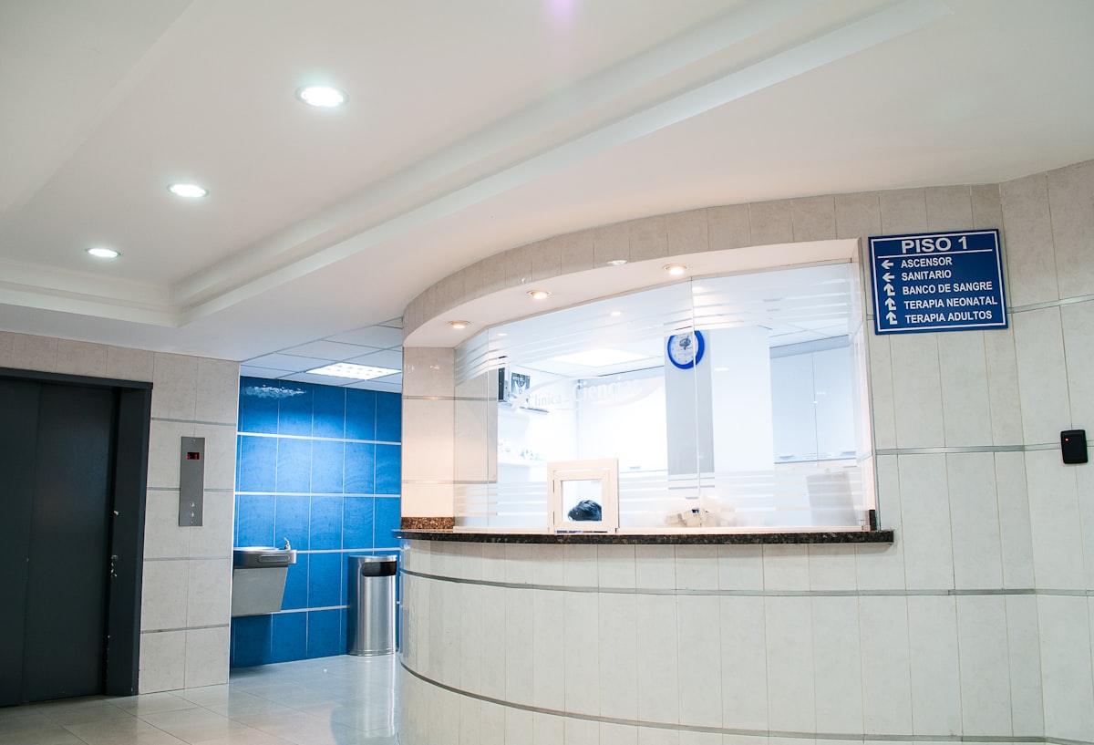 Advanced life support equipment and mobile ICU care