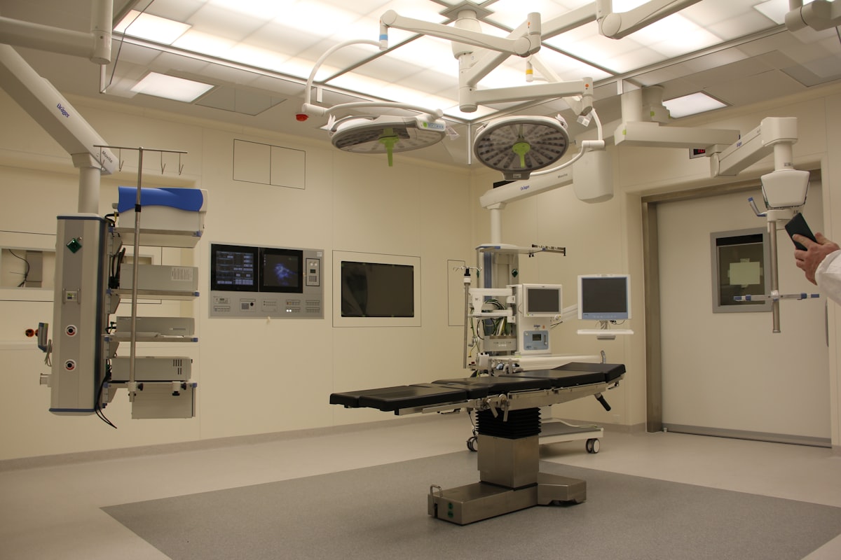 Mobile ICU cardiac monitor, ventilator & hardware equipment